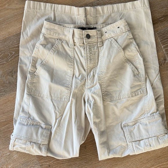 Hollister Ultra High-Rise Baggy Cargo size 24R(00R) 30 inch inseam - Picture 3 of 4
